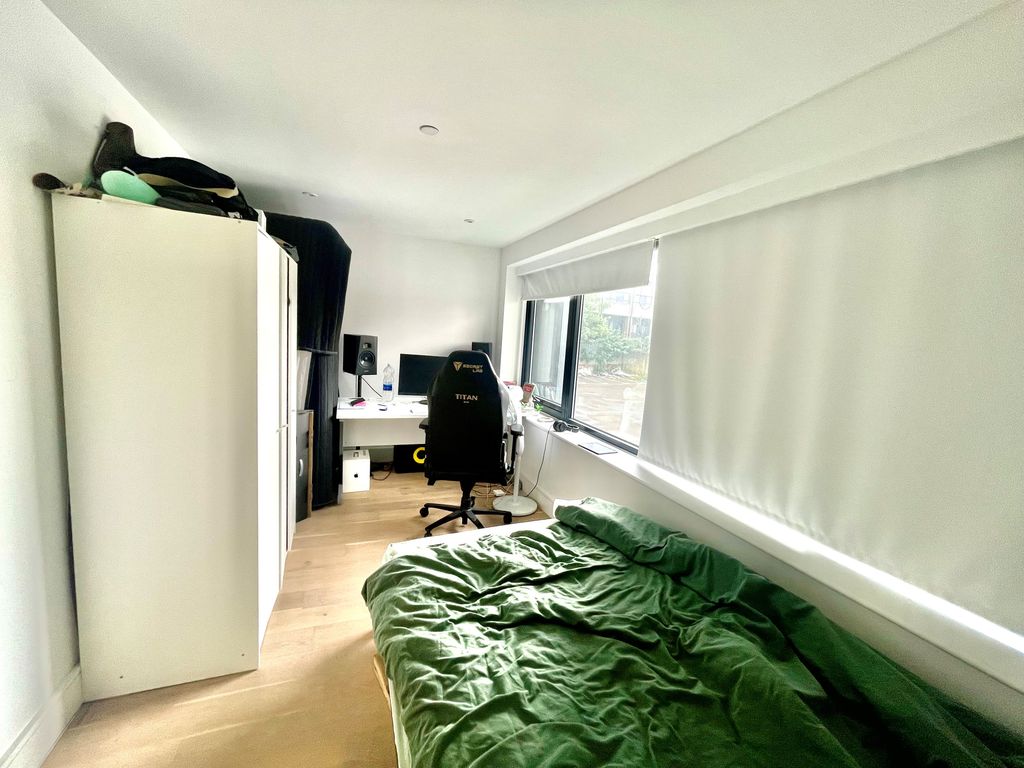 Property photo 3 of 5 Bedroom 1