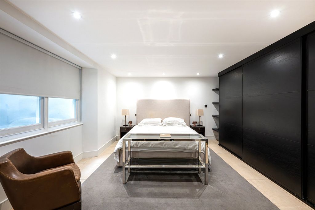 Property photo 3 of 16 Principal Bedroom