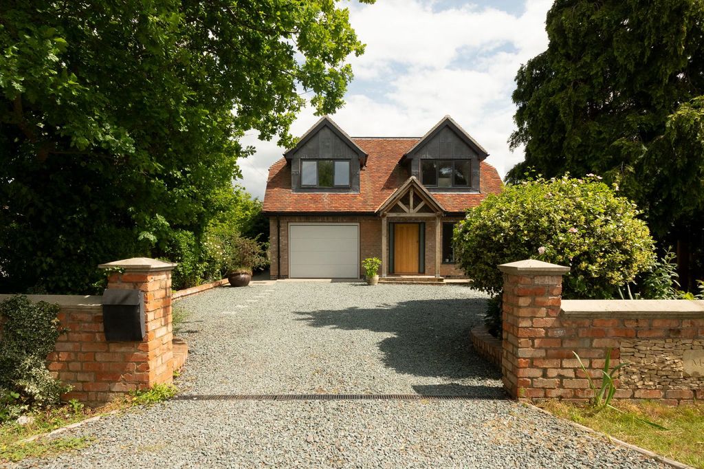 Property photo 1 of 28