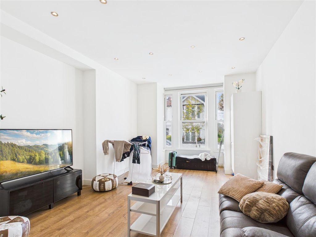 Property photo 3 of 8 Cam04419G0-Pr0043-Still014.Jpg