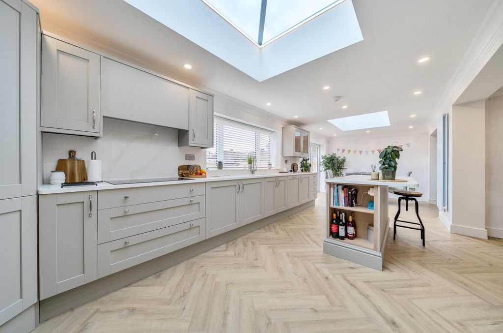 Property photo 3 of 17 1371282-13-68Ff5F...