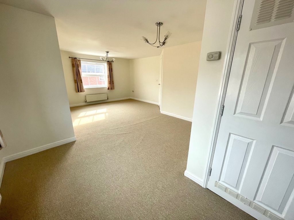 Property photo 3 of 8 3