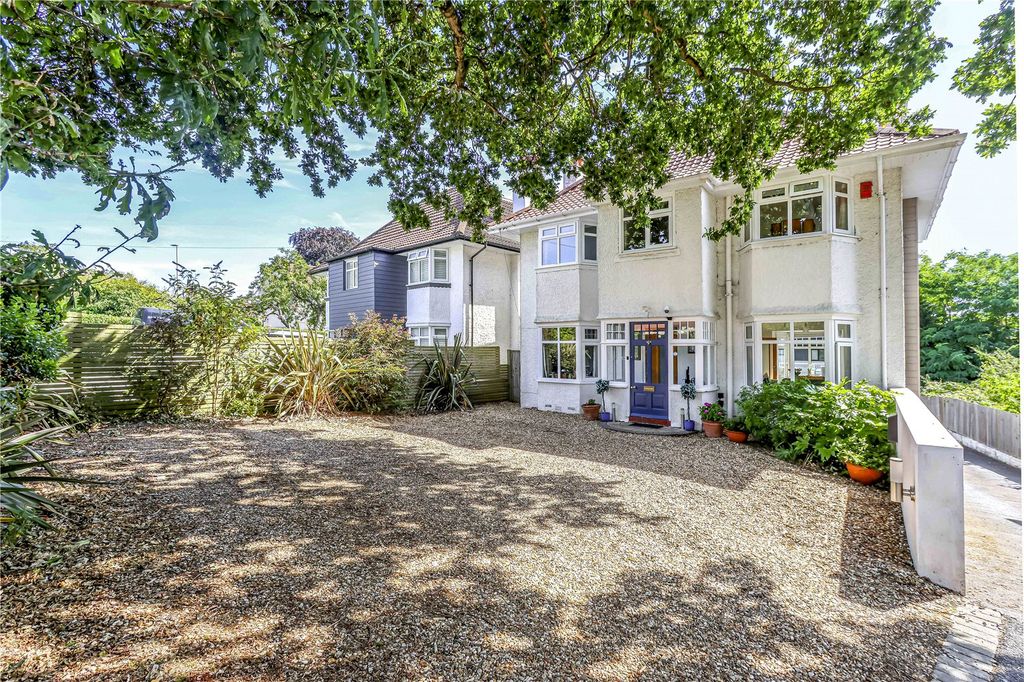 Property photo 1 of 25 Danecourt Road