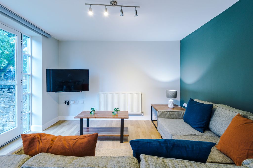 Property photo 1 of 31 Flat 5 Shiners Yard Living Room 9