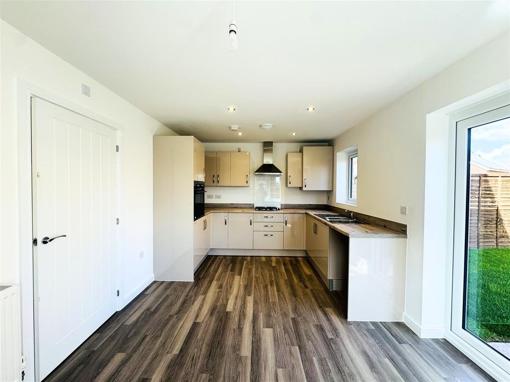 Property photo 2 of 12 76Bab498-d5Ac-4d38-A00B-84795c2083A6.Jpg