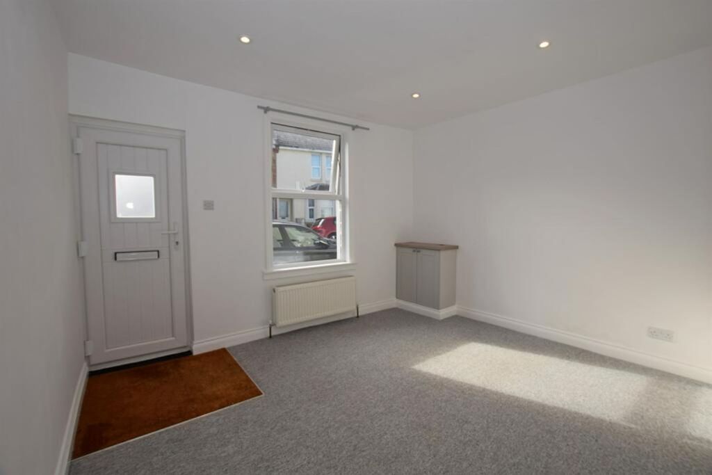 Property photo 3 of 7 Living Room