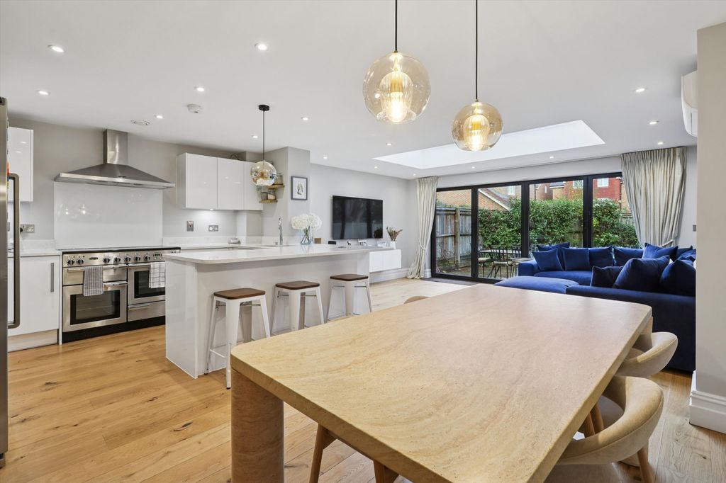 Property photo 2 of 16 Image