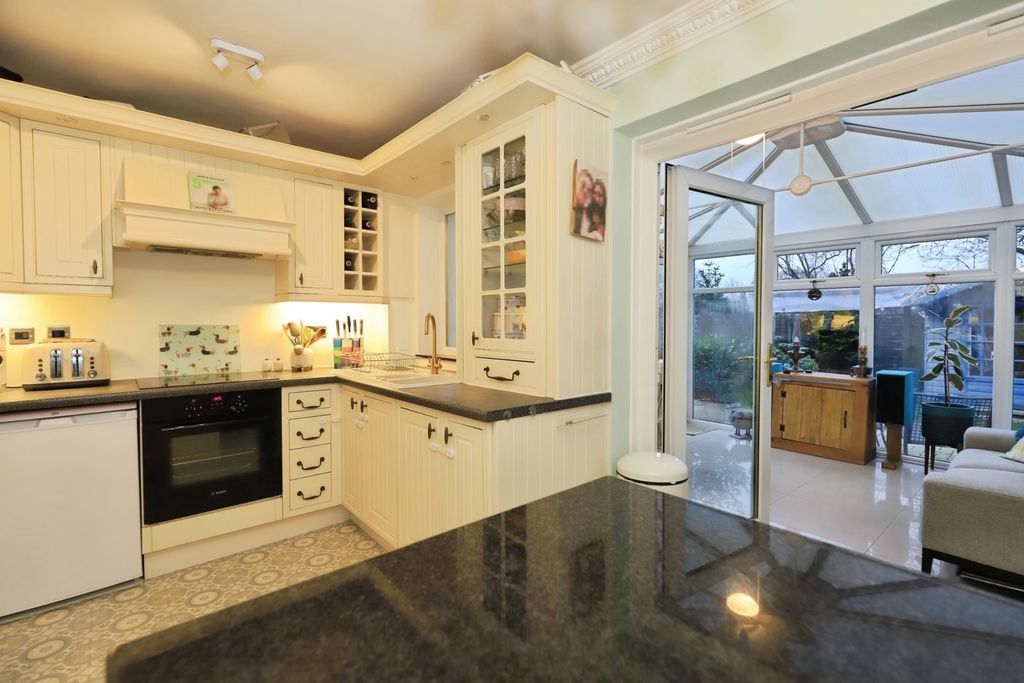 Property photo 3 of 12 Kitchen