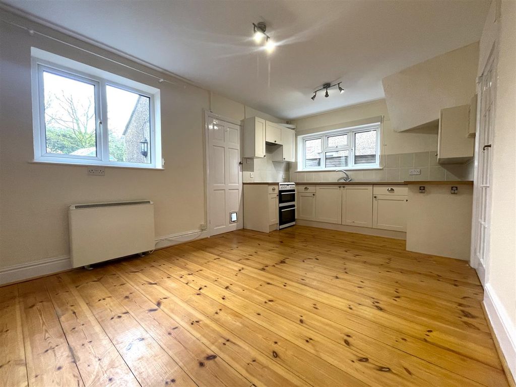 Property photo 3 of 18 Kitchen Diner.Jpg