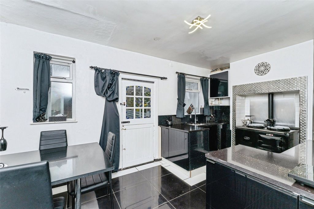 Property photo 3 of 19 Picture No. 02