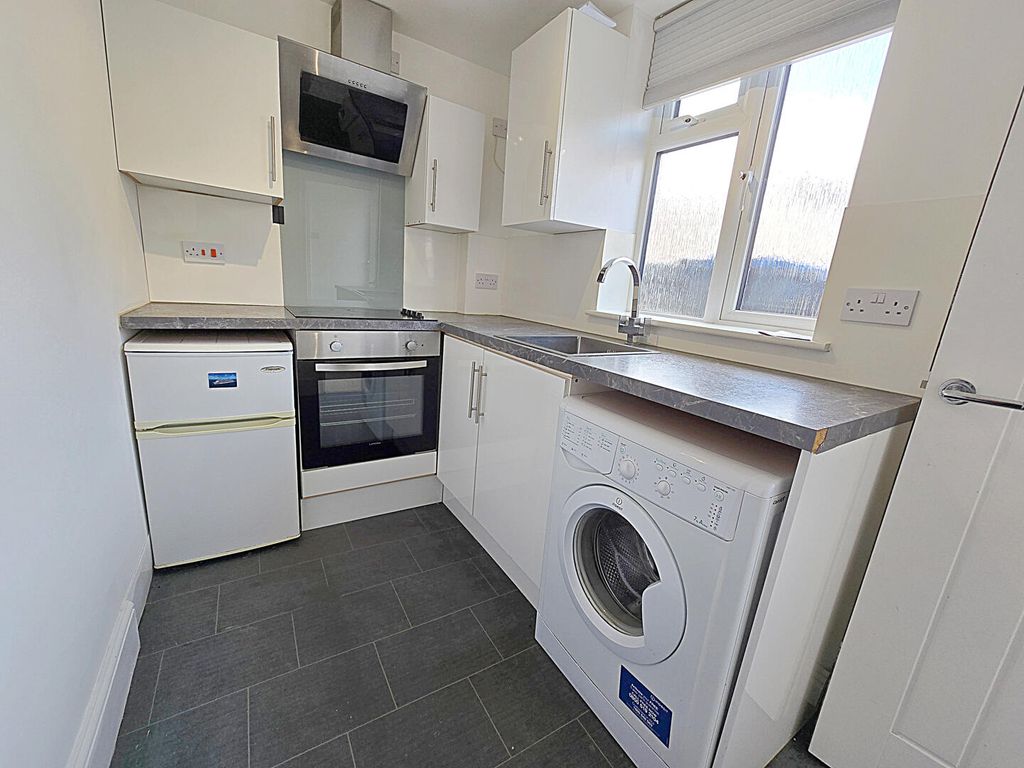 Property photo 3 of 6 Kitchen