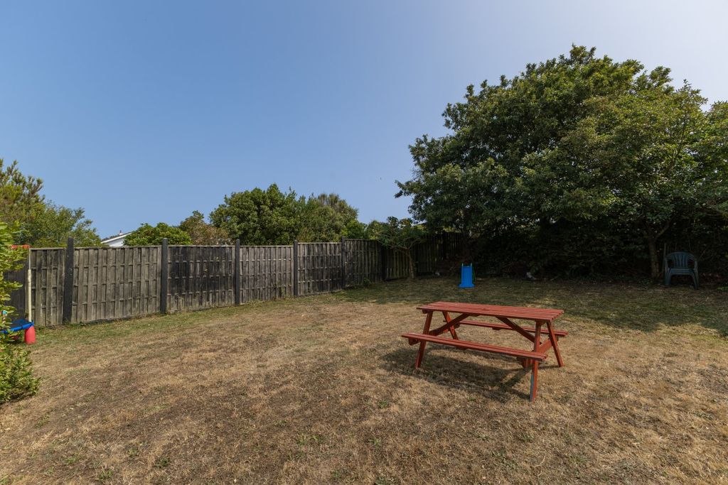 Property photo 2 of 17 Picture No. 16