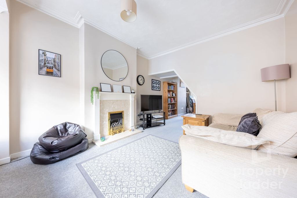Property photo 3 of 16 Pl