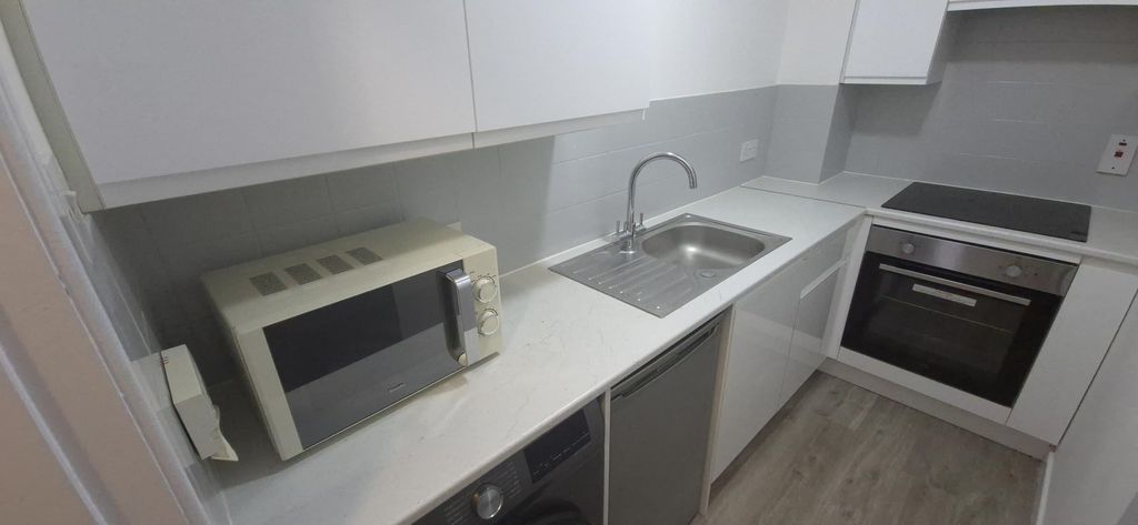 Property photo 3 of 7 Kitchen