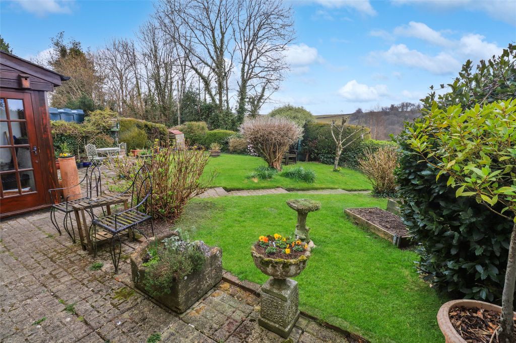 Property photo 2 of 16 Picture No. 18