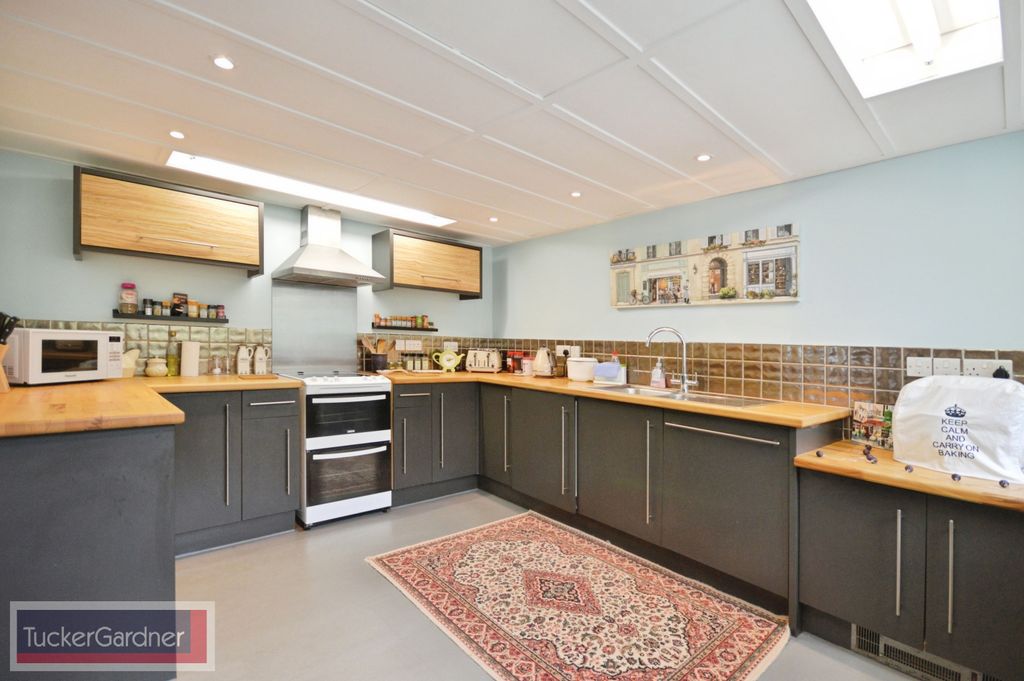 Property photo 3 of 9