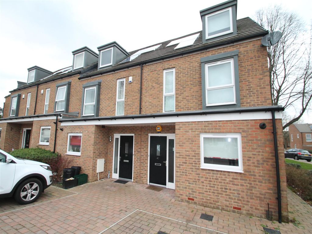 Property photo 2 of 11