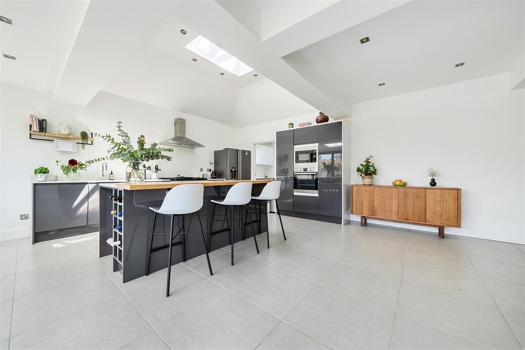 Property photo 3 of 21 Kitchen 3.Jpg