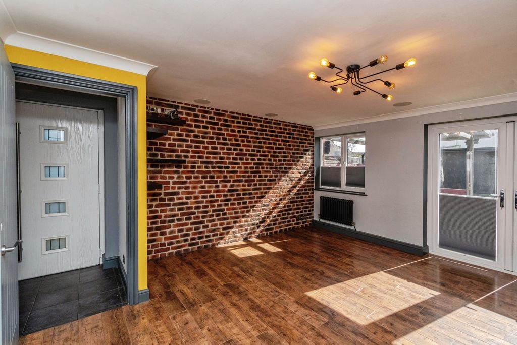 Property photo 2 of 38 Pbox-Img.Jpg