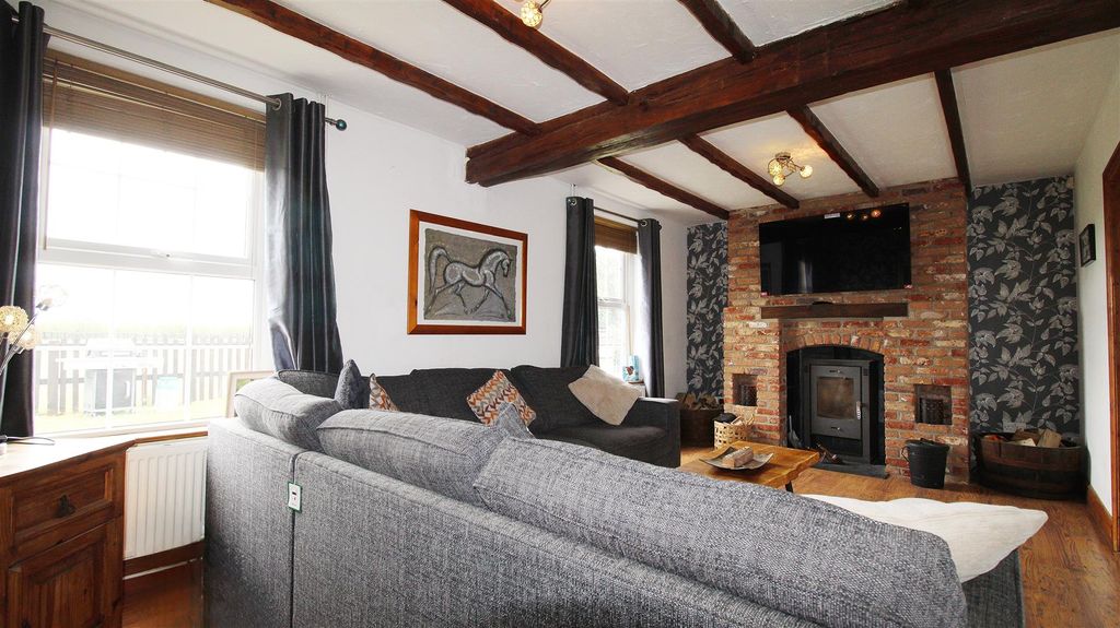 Property photo 3 of 28 Living Room