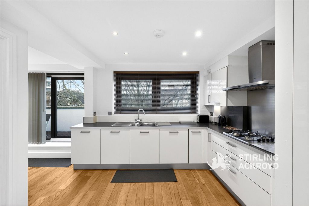 Property photo 2 of 19 Picture No. 11