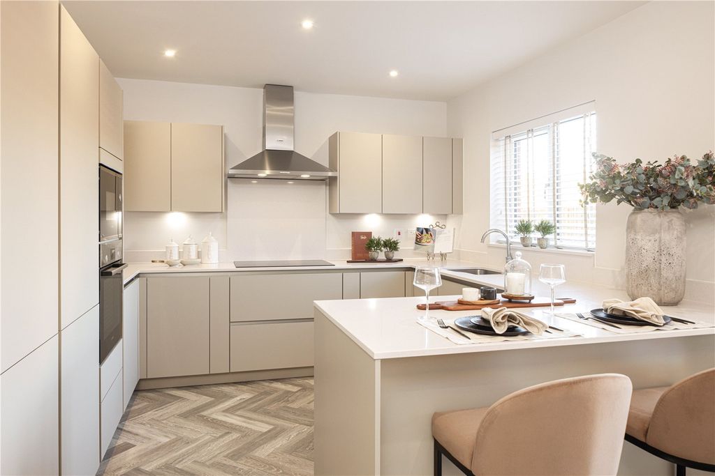 Property photo 3 of 11 Kitchen