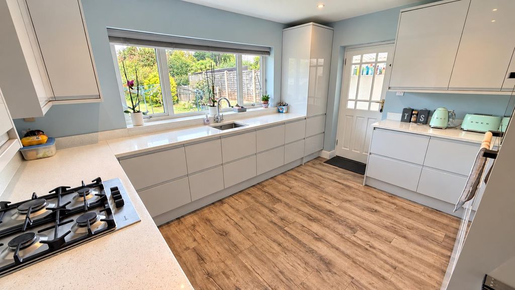 Property photo 3 of 10 Kitchen.Png