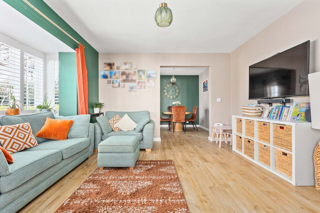 Property photo 2 of 20