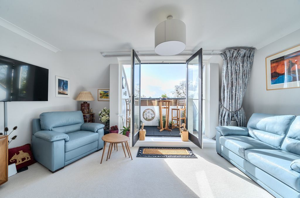 Property photo 2 of 13 1441663-21-69Dcba...