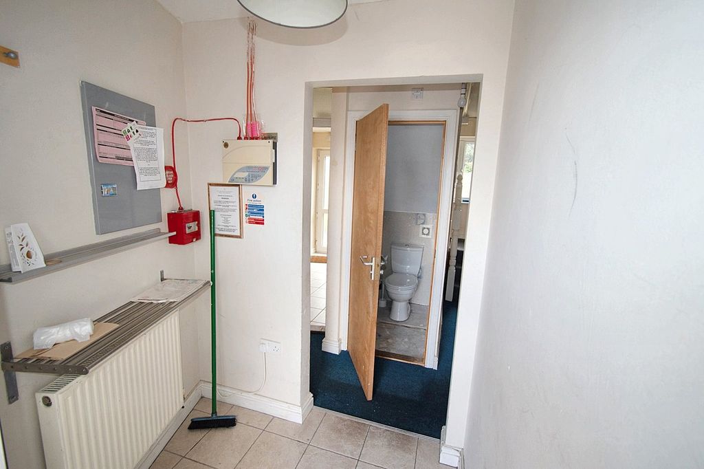 Property photo 2 of 23