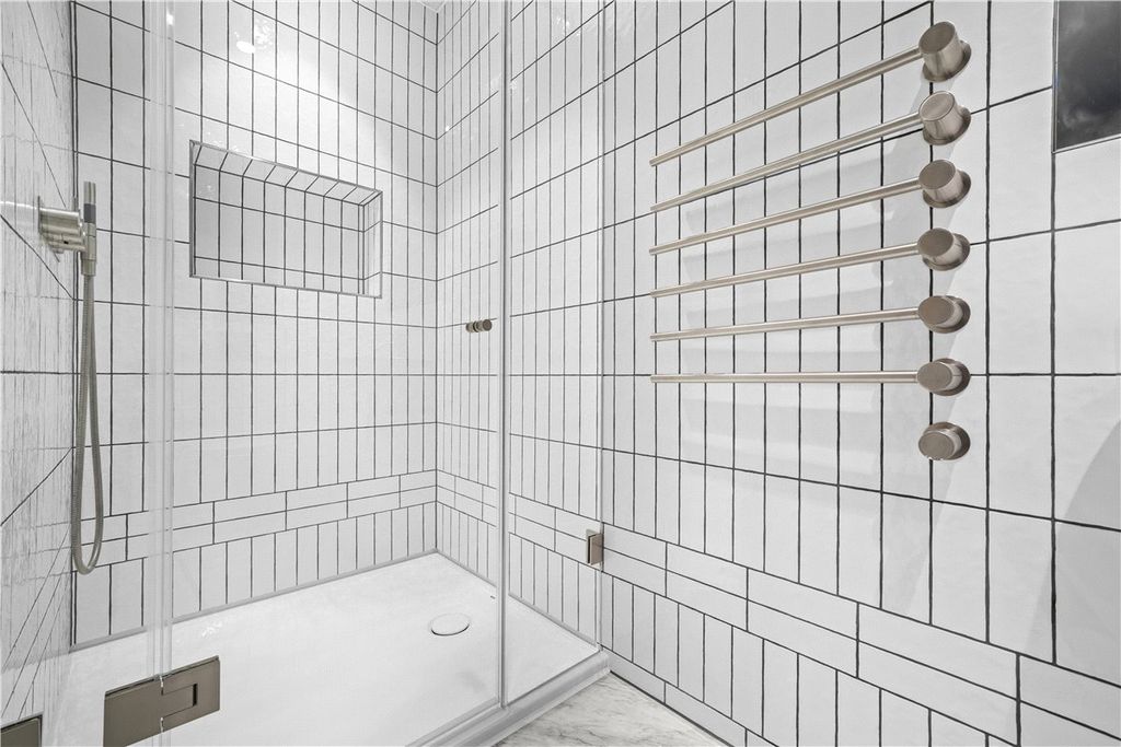 Property photo 3 of 15 Picture No. 11