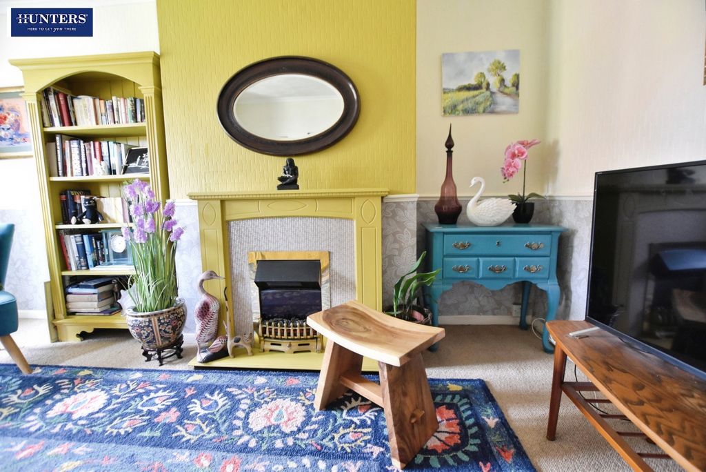 Property photo 2 of 18 Living Room