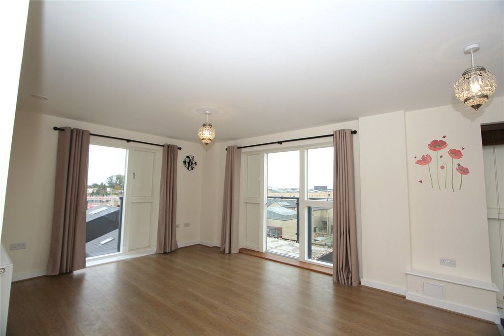 Property photo 3 of 8 Picture No. 04