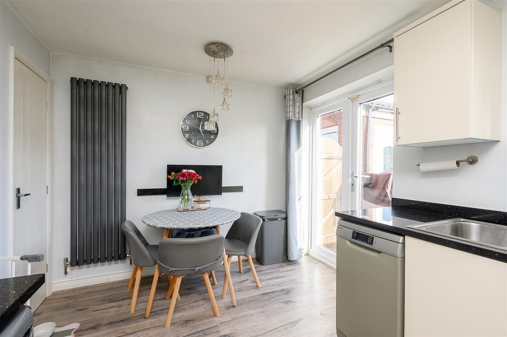 Property photo 3 of 13 Kitchen Diner