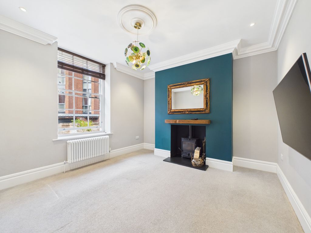Property photo 2 of 31