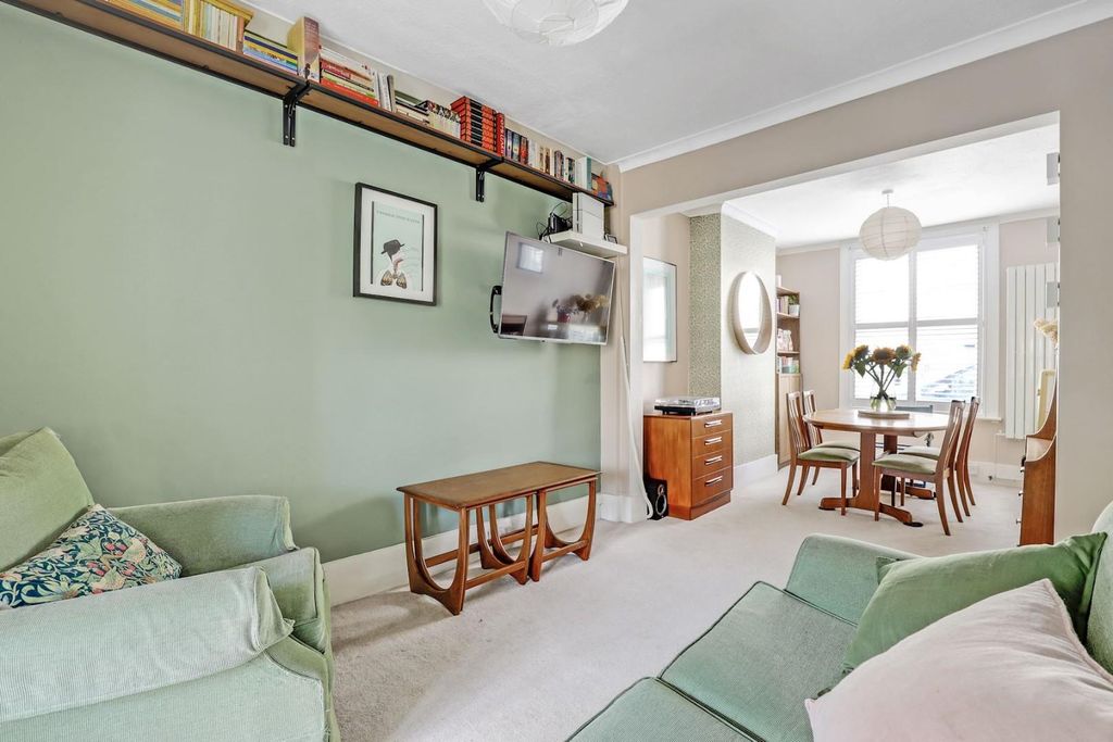 Property photo 1 of 15 06-74Ecjhpropworld - 35 Percy Road - 17-Medium.Jpg