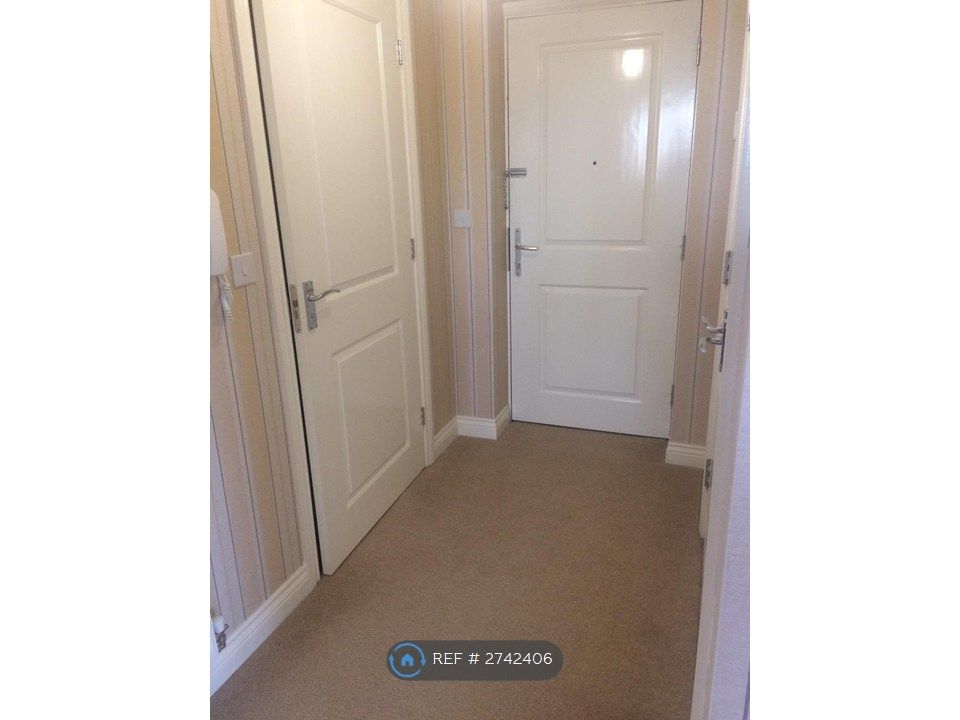 Property photo 3 of 33 Entrance Hall