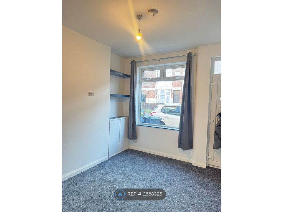 Property photo 1 of 11 Living Room