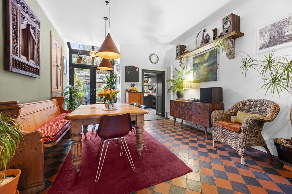 Property photo 2 of 43