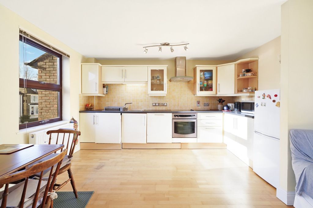 Property photo 2 of 17 Picture No. 15