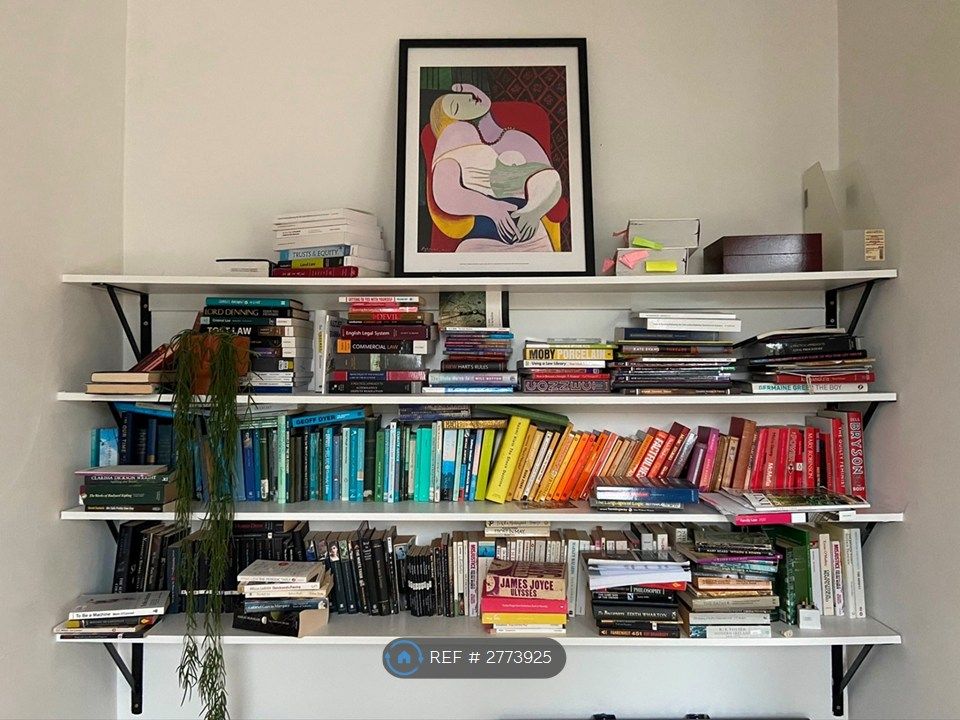 Property photo 3 of 10 Bookshelf