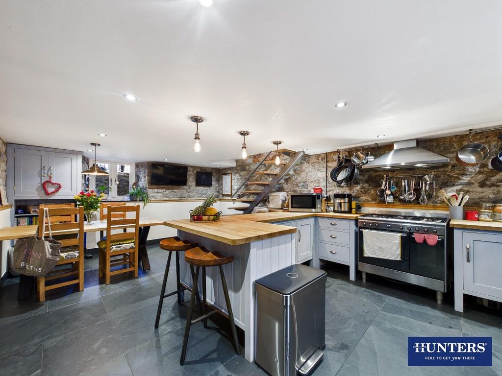 Property photo 3 of 31 Kitchen / Diner