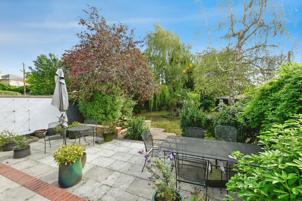 Property photo 2 of 17 Photo