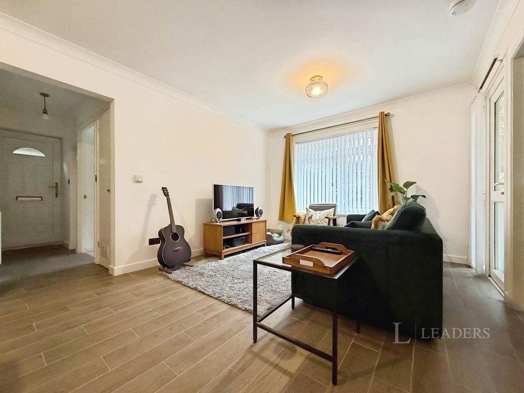 Property photo 3 of 7 Lounge