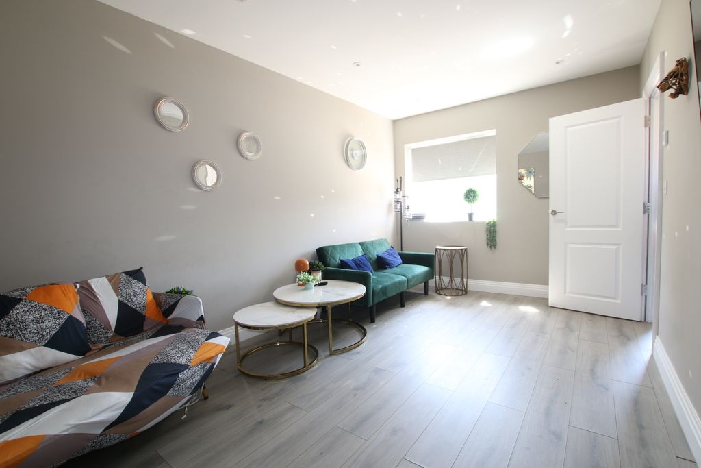 Property photo 3 of 14 Img_1073