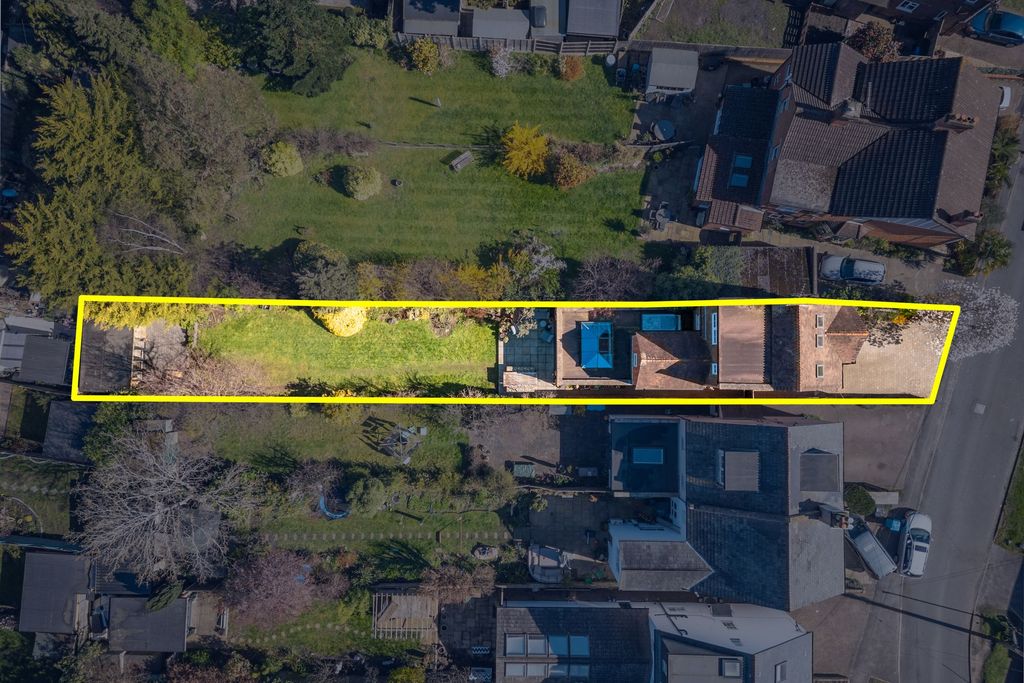 Property photo 2 of 20