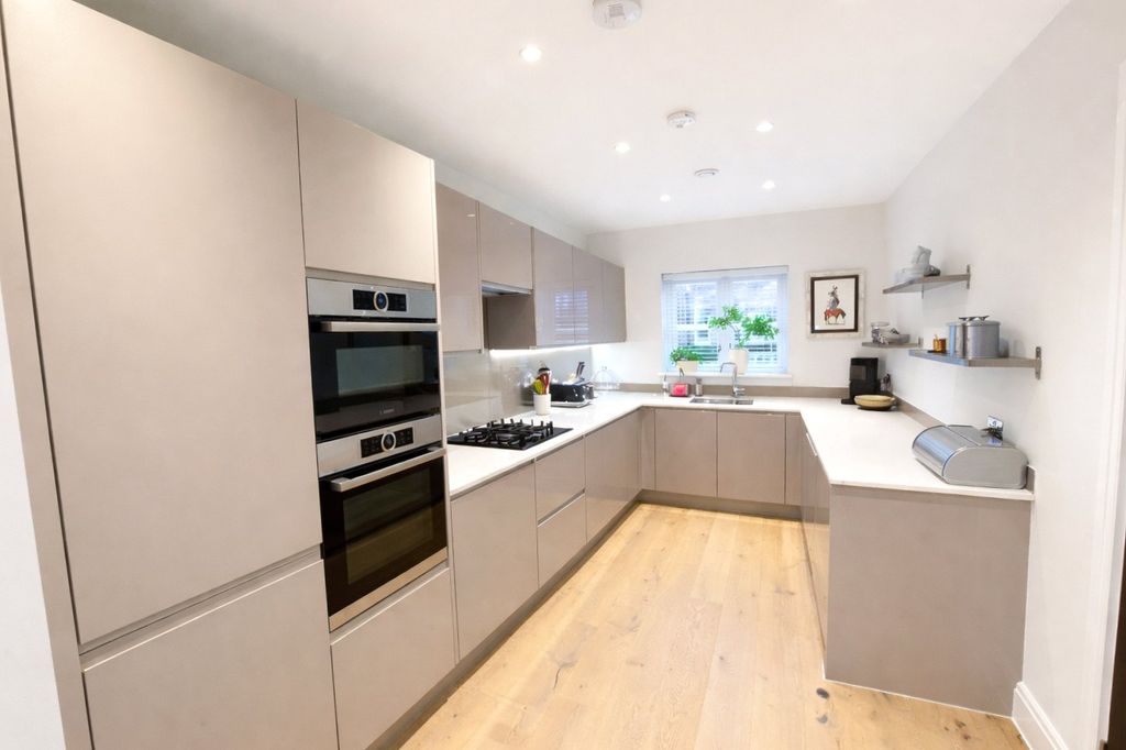 Property photo 3 of 11 Picture No. 17