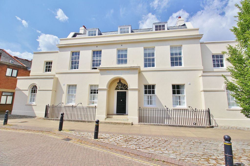 Property photo 1 of 9