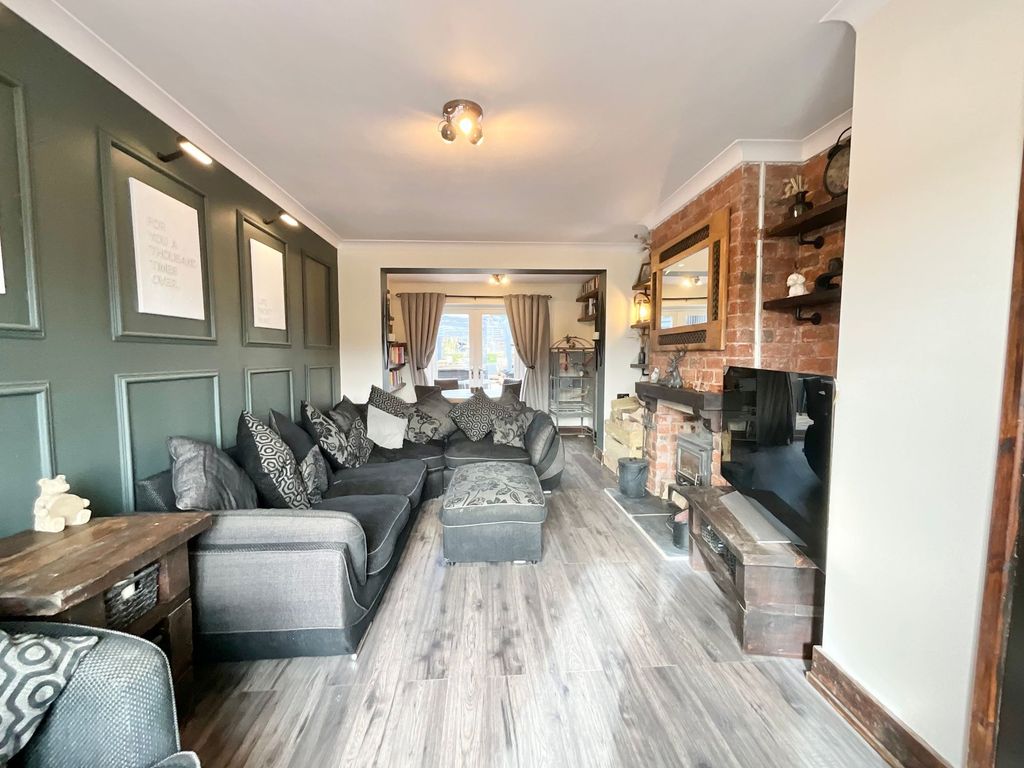 Property photo 3 of 27