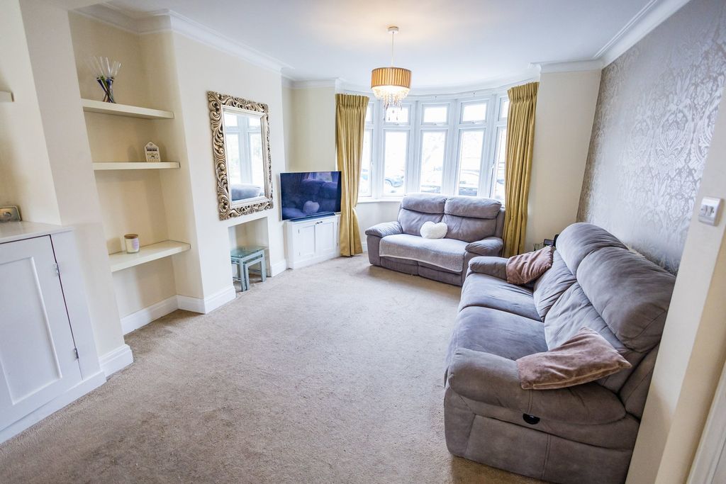 Property photo 2 of 25